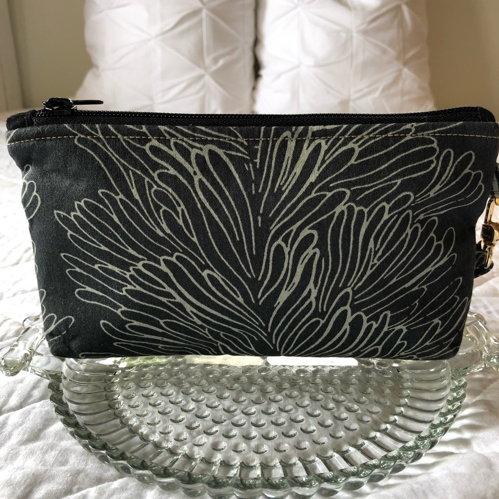 🌸Sasaki Wristlet Cloth Bag - Picture 3 of 6